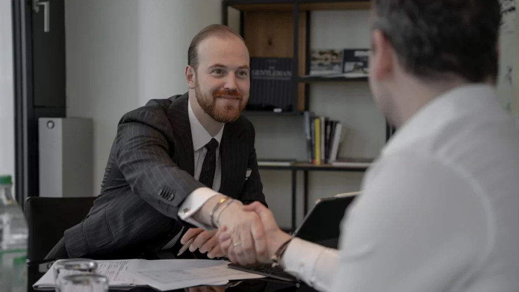 Erfolgreiche-holding-gruendung-mit-lennard-paul-naumann – 1