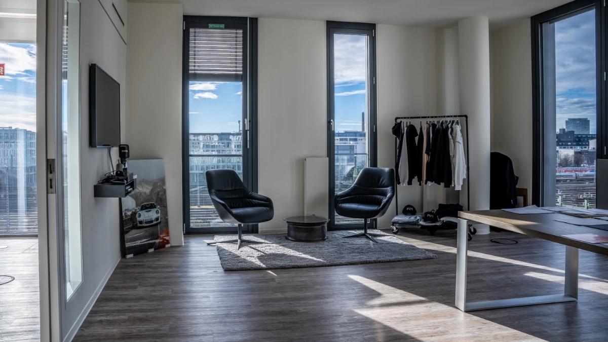 Lennard-paul-naumann-holding-beratung-muenchen-valuniq-business-consulting-buero – 4