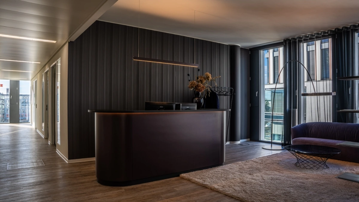 Lennard-paul-naumann-holding-beratung-muenchen-valuniq-business-consulting-buero