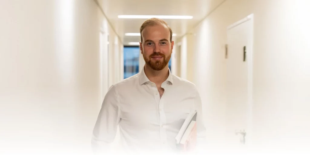 Lennard-paul-naumann-holding-gruenden – 8